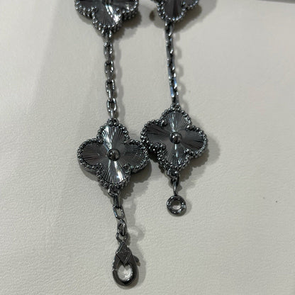 [LUCKY LOVE]CLOVER 5 MOTIF BLACK BRACELET