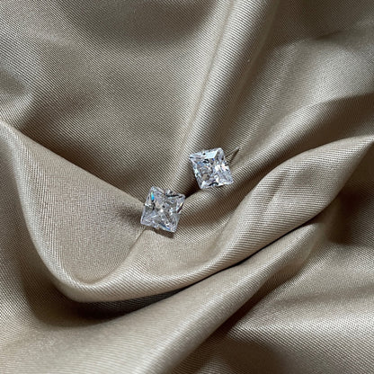 [LUCKY LOVE]Stylish Shiny Square Center Stone Stud Earrings