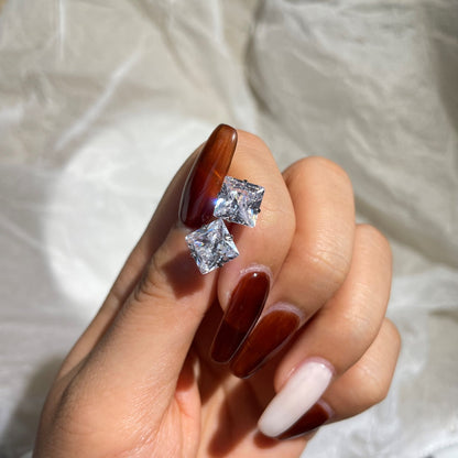 [LUCKY LOVE]Stylish Shiny Square Center Stone Stud Earrings