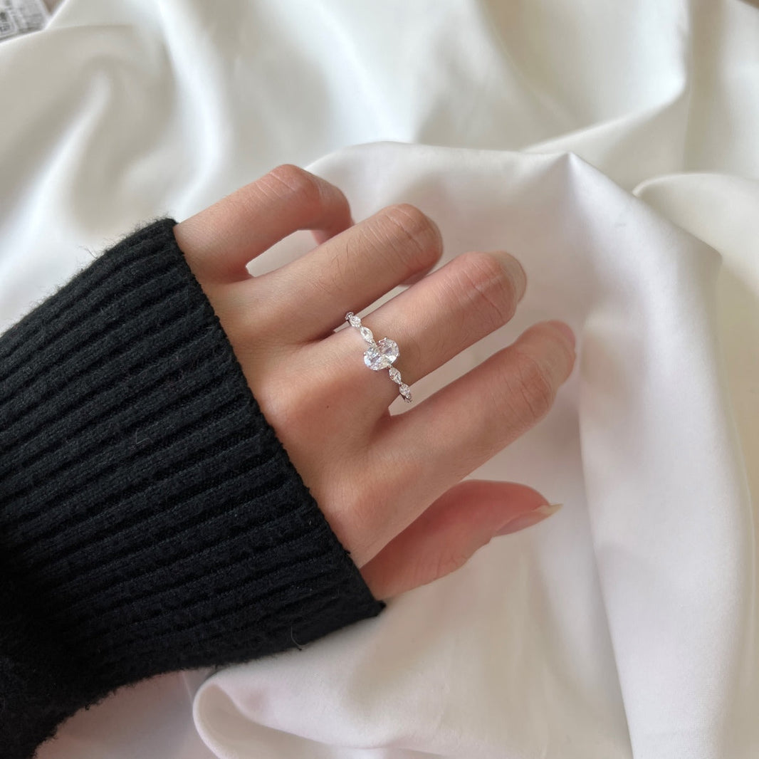 [LUCKY LOVE]0.75 Carat Luxurious Vibrant Elongated Cushion Cut Daily Ring