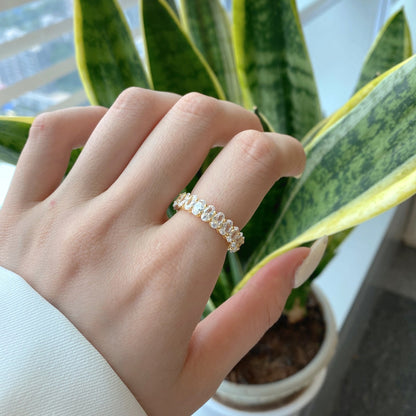 [LUCKY LOVE]Ornate Oval Cut Tennis Ring