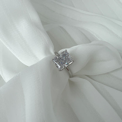[LUCKY LOVE]4.0 Carat Ornate Enchanting Radiand Cut Banquet Ring