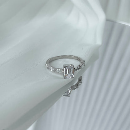 [LUCKY LOVE]1.0 Carat Dainty Resplendent Radiant Cut Daily Ring