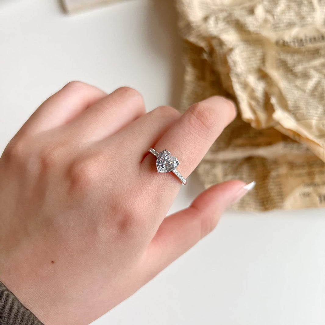 [LUCKY LOVE]2.0 Carat Dazzling Lustrous Heart Cut Lover Ring