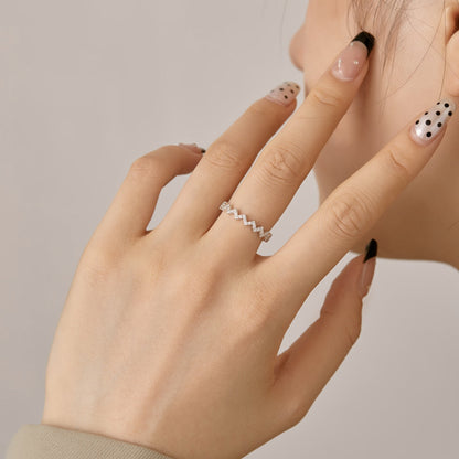 [LUCKY LOVE]Delicate Enchanting Wave Shape Daily Ring