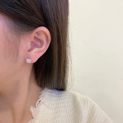 [LUCKY LOVE]Classic Round Center Stone Stud Earrings