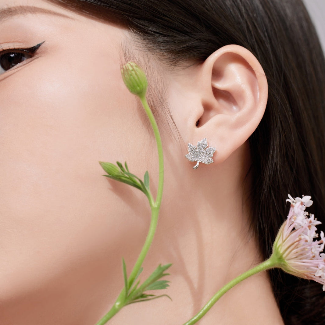 [LUCKY LOVE]Exquisite Maple Leaf Design Earrings