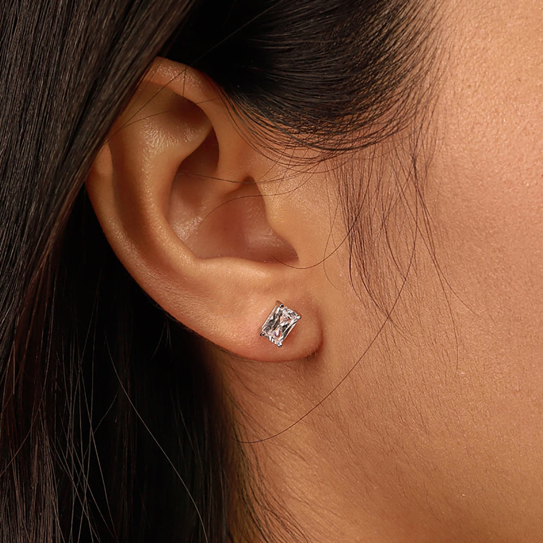 [LUCKY LOVE]Stylish Shiny Rectangular Center Stone Stud Earrings