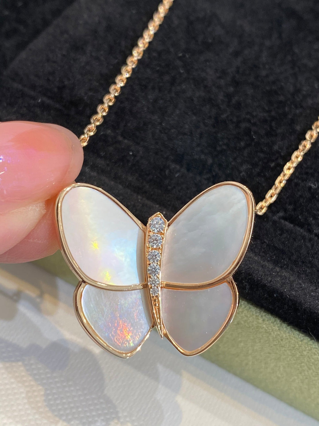 [LUCKY LOVE]BUTTERFLY GOLD MOP DIAMOND NECKLACE