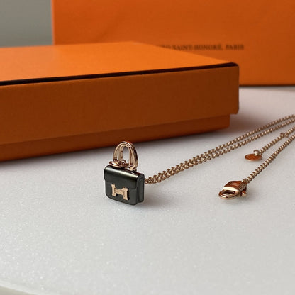 [LUCKY LOVE]CONSTANCE BLACK PEDANT PINK GOLD NECKLACE