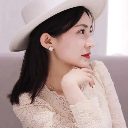 [LUCKY LOVE]CLOVER MEDIUM 1 MOTIFS  WHITE MOP STUD EARRINGS