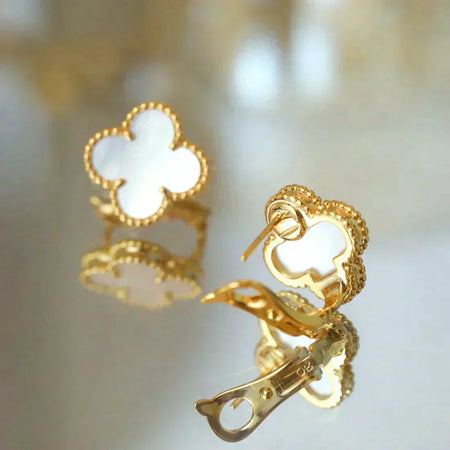 [LUCKY LOVE]CLOVER MEDIUM 1 MOTIFS  WHITE MOP STUD EARRINGS