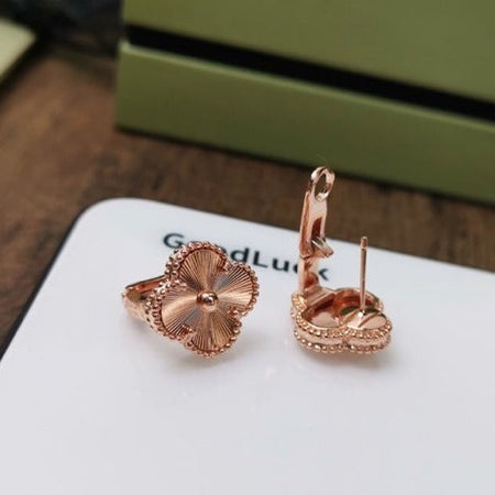 [LUCKY LOVE]CLOVER MEDIUM STUD EARRINGS