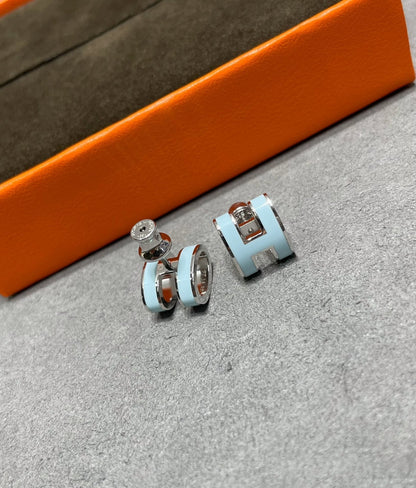 [LUCKY LOVE]POP H SKY BLUE STUD EARRINGS