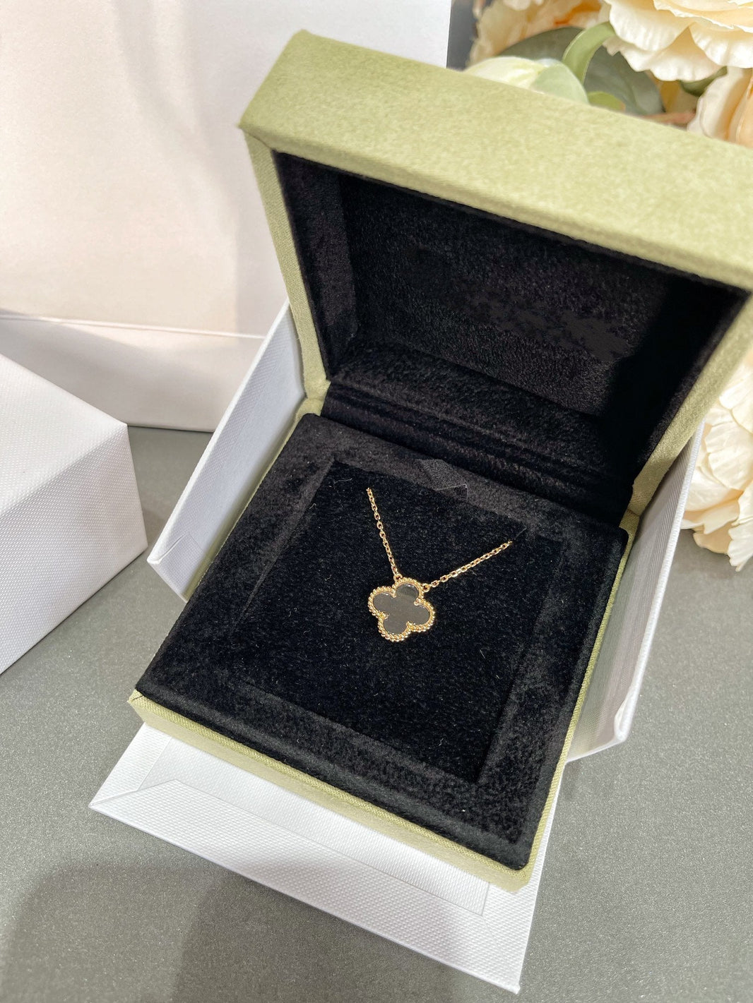[LUCKY LOVE]CLOVER ROCK CRYSTAL ROSE GOLD NECKLACE