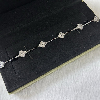 [LUCKY LOVE]CLOVER 6 MOTIF DIAMOND BRACELET