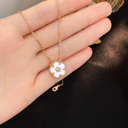 [LUCKY LOVE]LUCKY  WHITE MOP  PLUM BLOSSOM NECKLACE