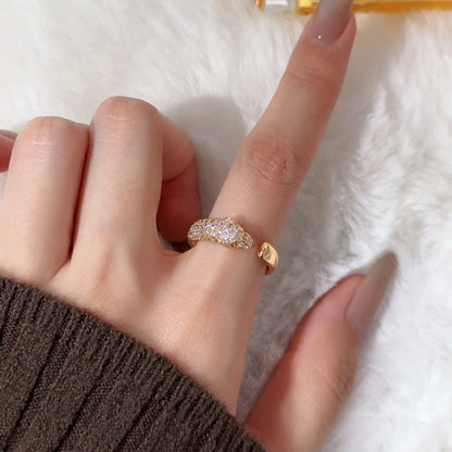 [LUCKY LOVE]PANTHERE HALF DIAMOND SMALL RING