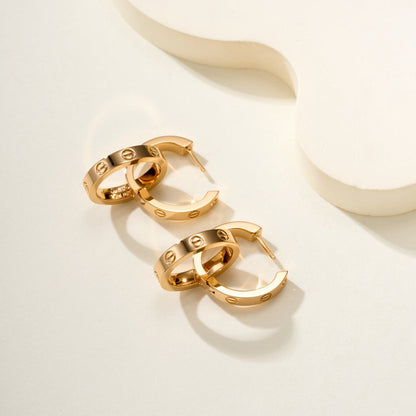 [LUCKY LOVE]LOVE 3.3MM DANGLE HALF DIAMOND EARRINGS
