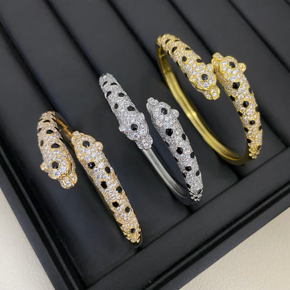 [LUCKY LOVE]PANTHERE DOUBLE HEADED HALF DIAMOND OPEN BRACELET