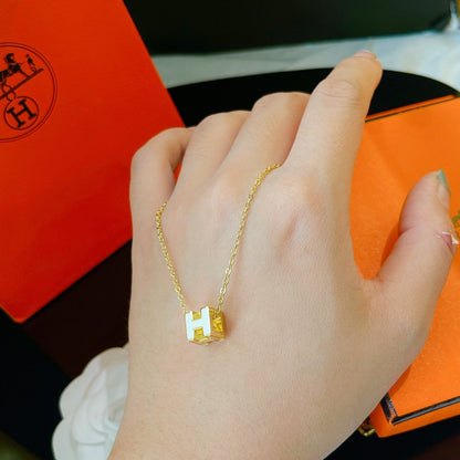[LUCKY LOVE]H WHITE SQUARE GOLD NECKLACE