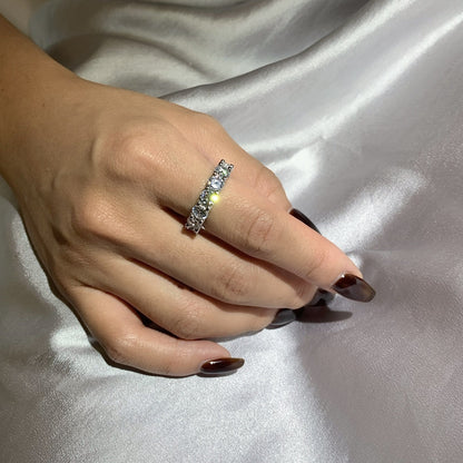 [LUCKY LOVE]Gorgeous Round Cut Tennis Ring