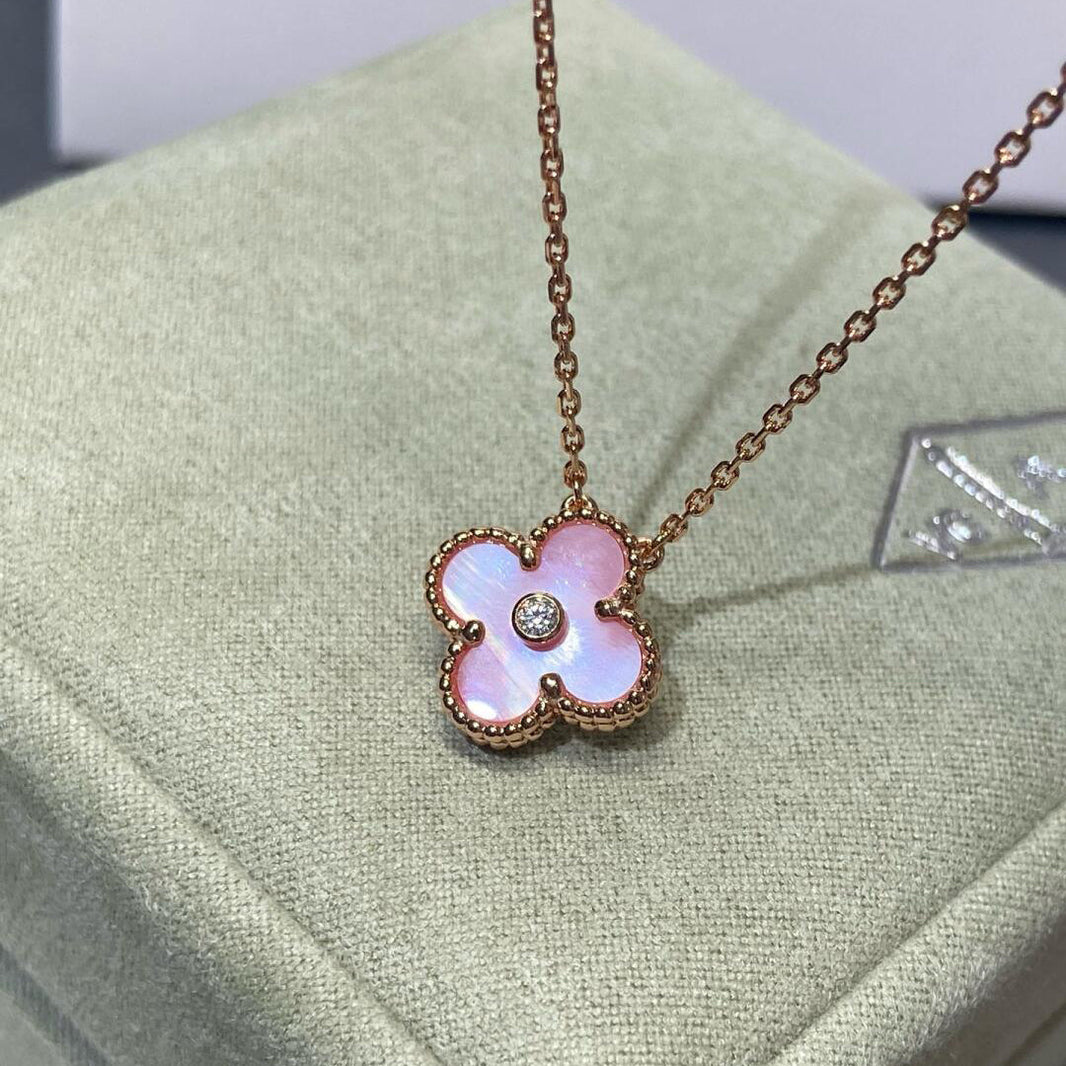 [LUCKY LOVE]CLOVER 15MM DIAMOND PINK MOP NECKLACE