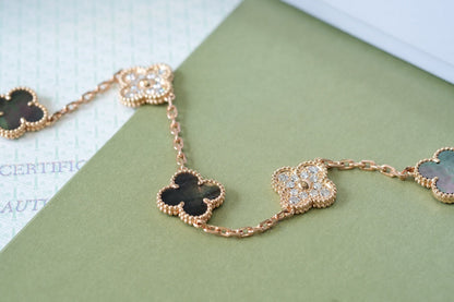 [LUCKY LOVE] CLOVER 5 MOTIF GRAY MOP BRACELET COLLECTION
